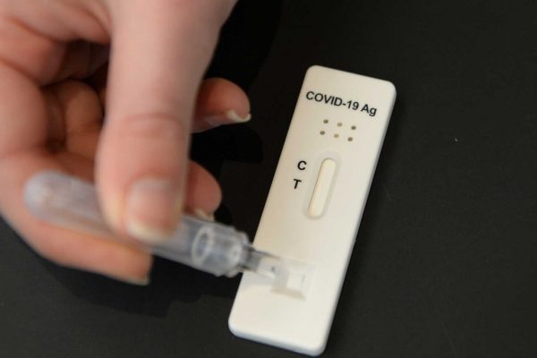 Self tests: Νέες οδηγίες του υπουργείου Παιδείας για μαθητές και εκπαιδευτικούς