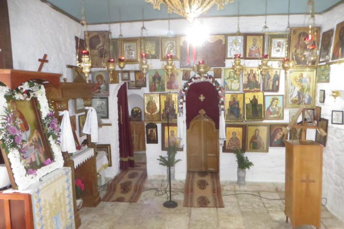 Πανηγυρικός Εσπερινός στο εκκλησάκι της Ζωοδόχου Πηγής Αμφιλοχίας.