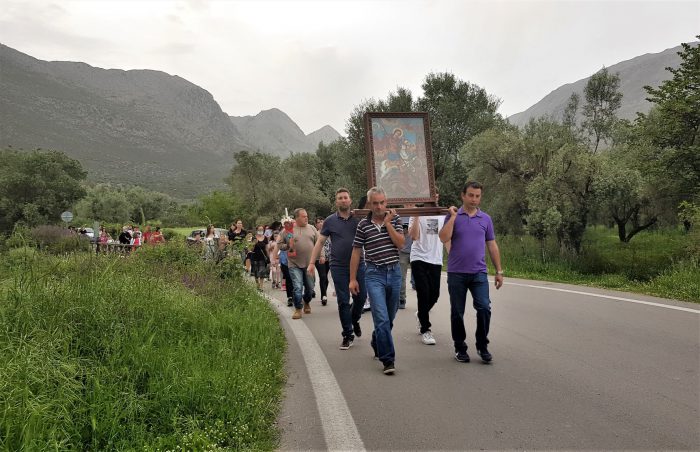Κανδήλα: Με λιτανεία η επιστροφή της εικόνας του Αϊ Γιώργη και με συνοδεία αλόγων