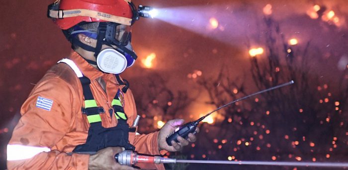 Φωτιά στον Σχίνο: Πύρινη «κόλαση» – Εκκενώθηκαν κι άλλες περιοχές
