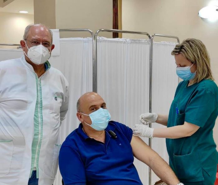 Εμβολιάστηκε κατά του κορωνοϊού ο Βασίλης Γκίζας