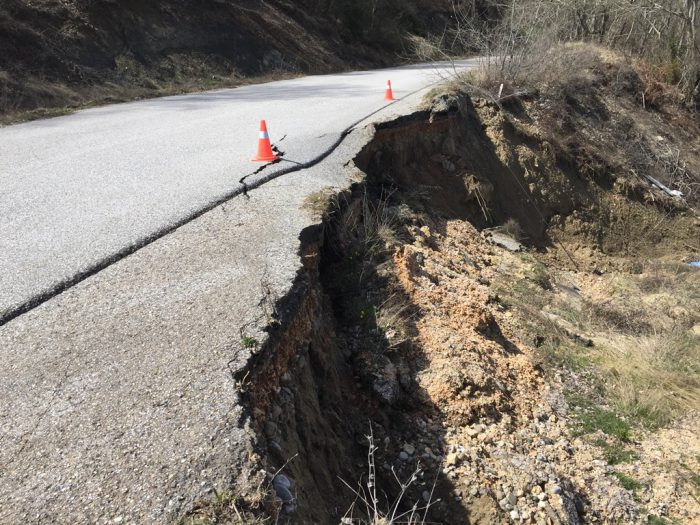 25 κοινότητες της Ορεινής Ναυπακτίας αποκλεισμένες εξαιτίας κατάρρευσης τοίχου-Ερώτηση Κωνσταντόπουλου