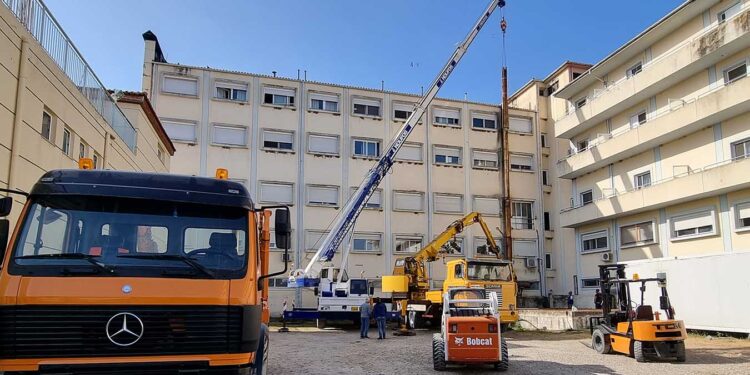 Απομάκρυνση παλαιού εξοπλισμού του νοσοκομείου Μεσολογγίου
