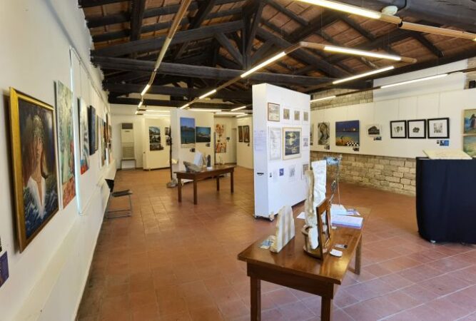 Η εικαστική έκθεση «1821-2021: Μεσολόγγι Ιερά Πόλις: 200 Χρόνια Πνεύμα Γαλάζιο και Λευκό» στο Τρικούπειο