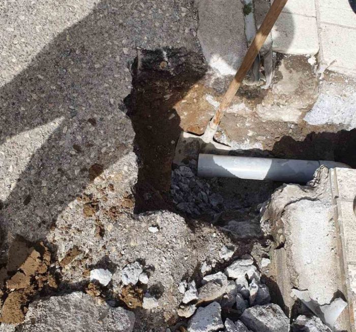 Καινούργιο: Συνελήφθη γιατί προκάλεσε φθορές στο πεζοδρόμιο και στο οδόστρωμα