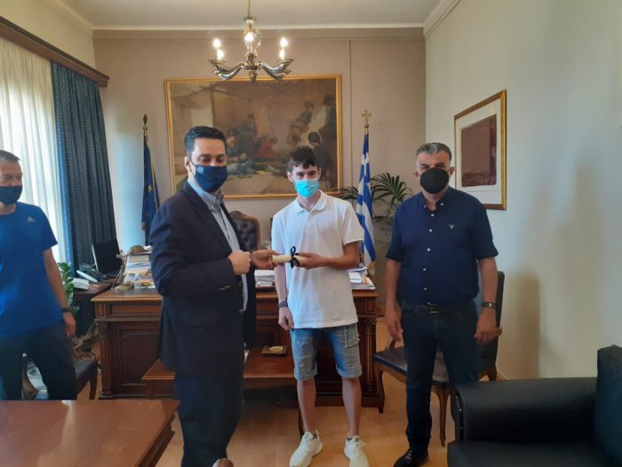 Τον χρυσό Βαλκανιονίκη Νίκο Σταμούλη υποδέχθηκαν στο Δημαρχείο Αγρινίου