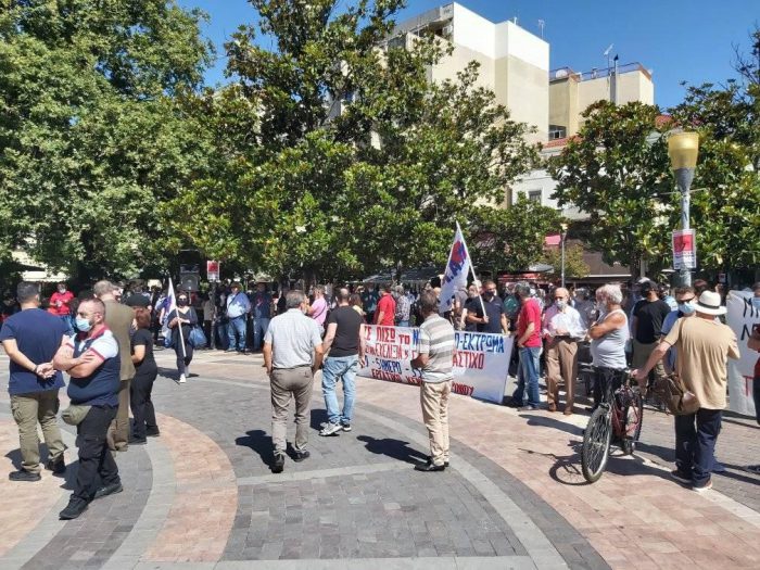 Απεργιακή συγκέντρωση στην Κεντρική Πλατεία Αγρινίου για το νομοσχέδιο για τα εργασιακ