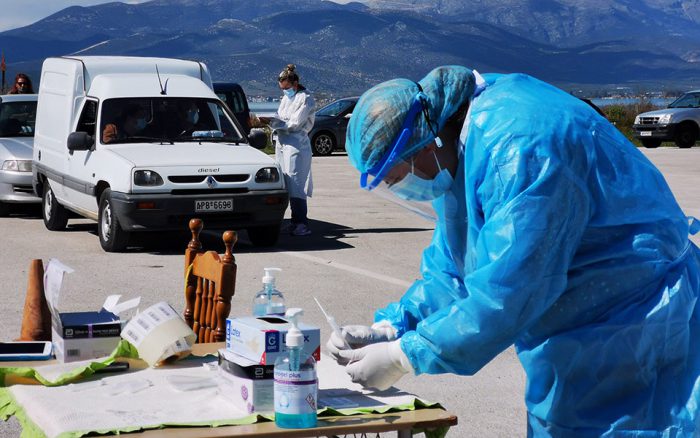 Εμβολιασμοί από κινητές ομάδες σε πλατείες και πλαζ και της Αιτωλοακαρνανίας