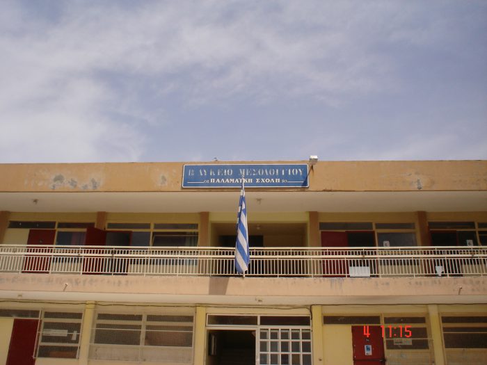 Μαθητές της Γ’ λυκείου του Α΄ Γ.Ε.Λ. Μεσολογγίου προσέφεραν τα χρήματα της πενθήμερης ἐκδρομής τους στα συσσίτια της Μητρόπολης