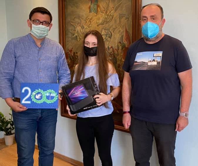 Ξηρόμερο: Βραβεύτηκε η μαθήτρια Όλγα Σακουφάκη για το λογότυπο των 200 χρόνων από την Επανάσταση