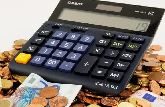 Άνοιξε η πλατφόρμα για ρύθμιση χρεών – Έως 420 δόσεις για τράπεζες και 240 για εφορία