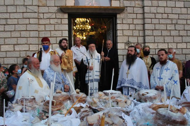 Αμφιλοχία: Με λαμπρότητα ο Μέγας Πανηγυρικός Εσπερινός για την Εορτή της Αγίας Παρασκευής (φωτο)