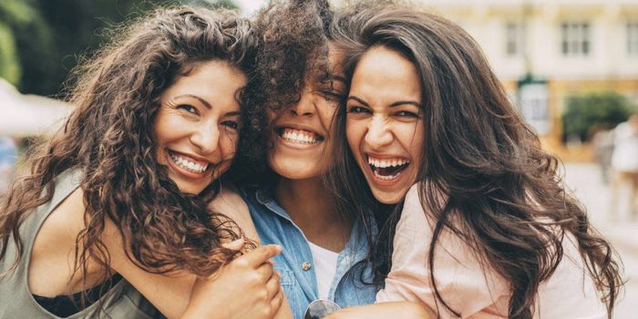 Η φιλία διώχνει το στρες σε όλες τις ηλικίες – Μια ενδιαφέρουσα μελέτη