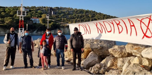 Συγκέντρωση διαμαρτυρίας εναντίον του κλεισίματος της Τράπεζας Πειραιώς στον Αστακό