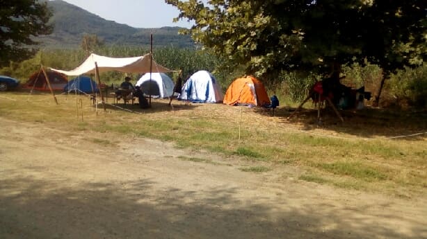Πρόσκοποι από την Πάτρα κατασκήνωσαν δίπλα στη λίμνη Τριχωνίδα!