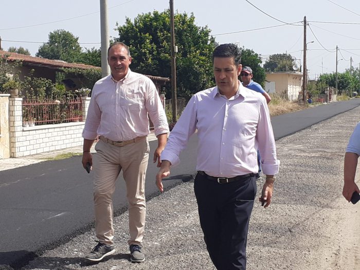 Εργασίες ασφαλτόστρωσης στα Καλύβια