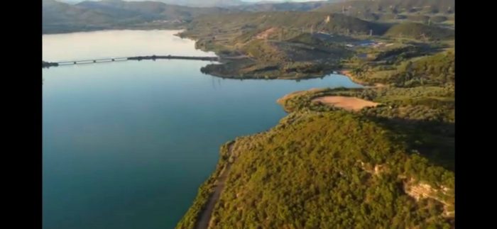 Εντυπωσιακά πλάνα από ψηλά από την τεχνητή λίμνη Στράτου και το Ματσούκι{ΒΙΝΤΕΟ}