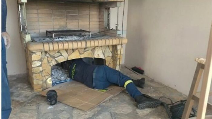 Αγρίνιο: Γατάκι “χώνεται” σε απίστευτο σημείο – Χρειάστηκε να το απεγκλωβίσουν πυροσβέστες