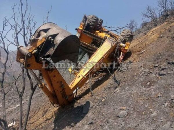 Έπεσε JCB σε γκρεμό στη φωτιά της Φωκίδας