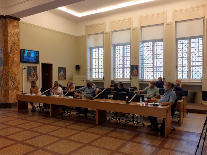 Άλλοι δια ζώσης, άλλοι με τηλεδιάσκεψη και άλλοι άλλαξαν έδρανα!