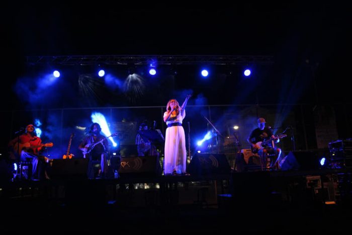 Αμφιλοχία: Η Ελένη Τσαλιγοπούλου καθήλωσε τους θεατές με μία μοναδική συναυλία