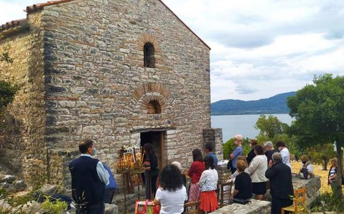 Σε κατανυκτική ατμόσφαιρα γιόρτασαν οι Πετροχωρίτες το γενέσιον της Θεοτόκου, στο Ιστορικό τους Μοναστήρι του Φωτμού