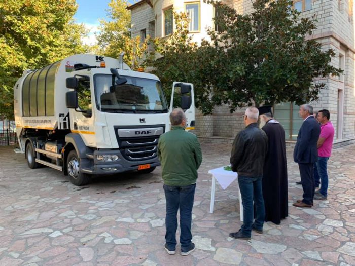 Θέρμο- Αγιασμός από γκρέιντερ μέχρι και στο απορριμματοφόρο!