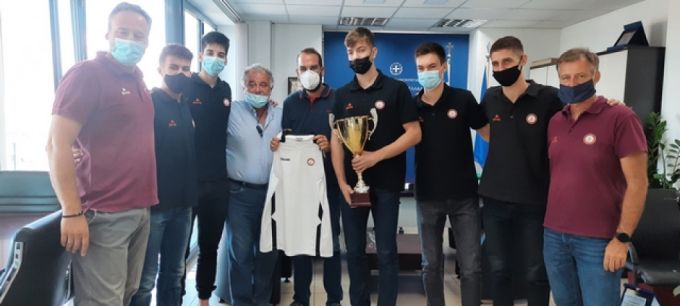 Ο Νεκτάριος Φαρμάκης υποδέχθηκε την πρωταθλήτρια ομάδα παίδων του Προμηθέα