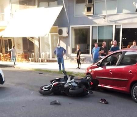 Στο Νοσοκομείο Αγρινίου δικυκλιστής μετά από τροχαίο