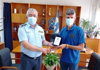 Βράβευση του Υπαρχιφύλακα Φώτιου Ζησιμόπουλου νικητή του 39ου υπερμαραθωνίου «Σπάρταθλον» από τον Γενικό Περιφερειακό Αστυνομικό Διευθυντή