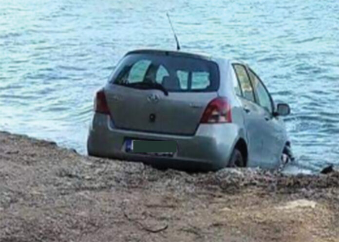 Βόνιτσα : Βουτιά στην θάλασσα του Αμβρακικού Κόλπου με το αμάξι