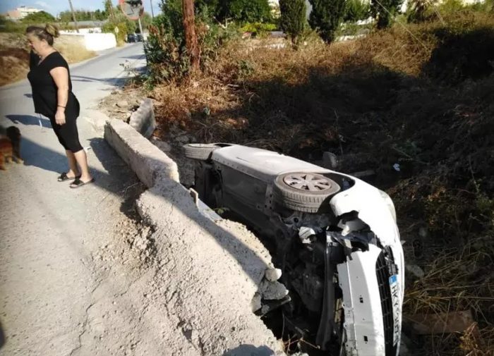 Αυτοκίνητο έπεσε μέσα σε ρέμα – Aπό θαύμα γλίτωσε ένας άνδρας στο Ηράκλειο (pics)