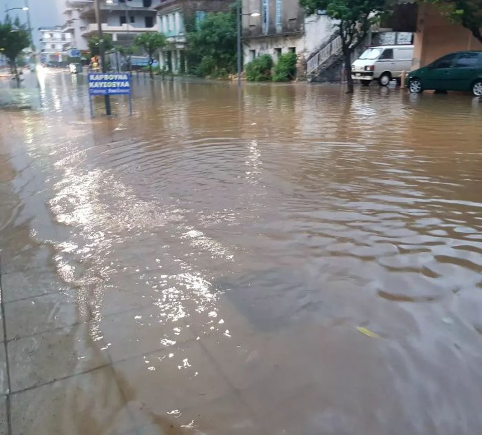 Αγρίνιο: “Λίμνη” η Χ.Τρικούπη- αγανακτισμένοι οι πολίτες