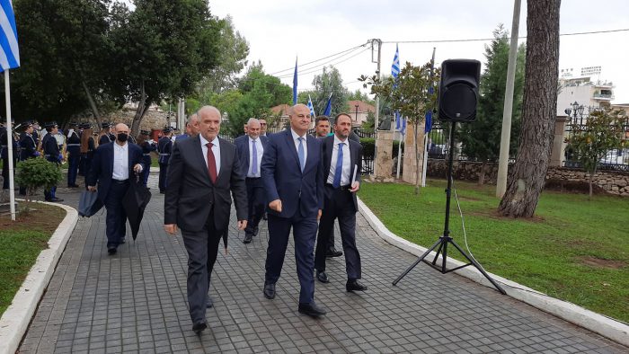 Μεσολόγγι: Τσιάρας, Οικονόμου και Γεωργίου στα αποκαλυπτήρια του Μνημείου Δικαιοσύνης στον Κήπο των Ηρώων