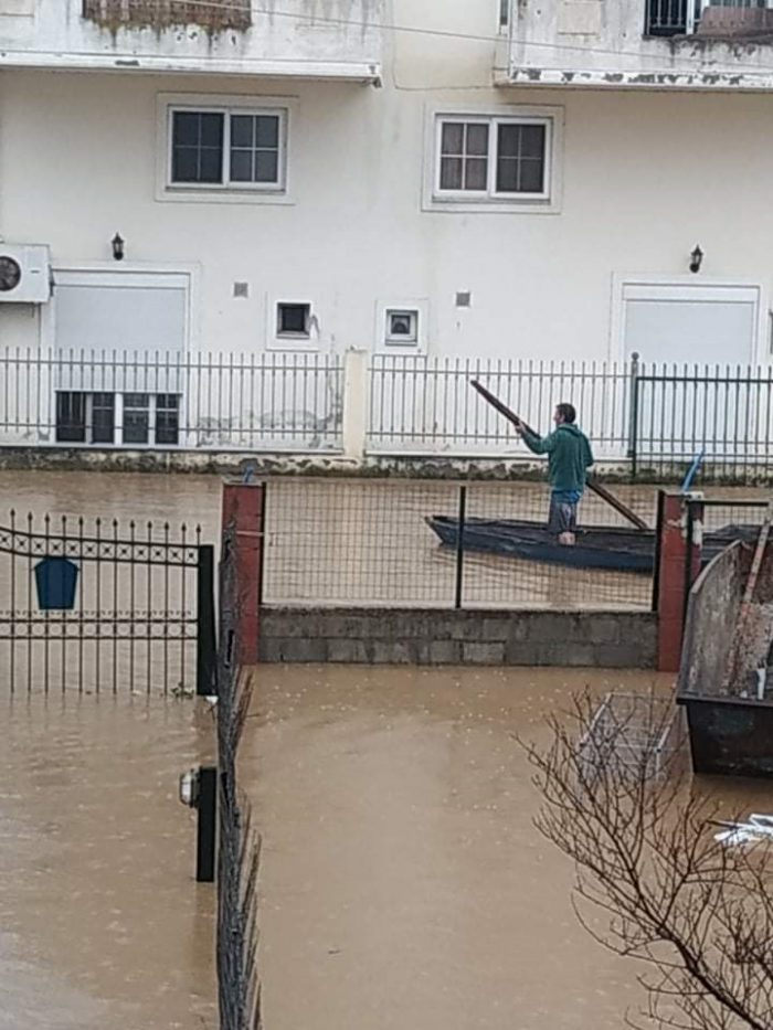 Με γαϊτες στους δρόμους οι κάτοικοι στην περιοχή Αλμυράκι Μεσολογγίου