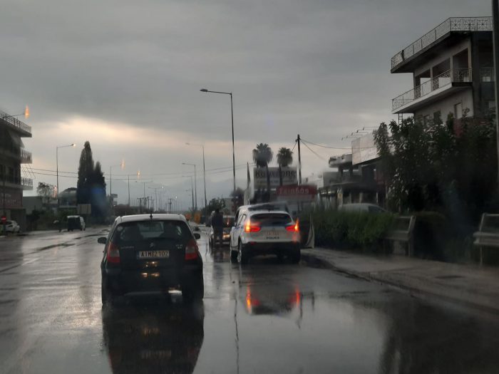 Τροχαίο ατύχημα και κυκλοφοριακό έμφραγμα στην Ε.Ο. Αντιρρίου – Ιωαννίνων λόγω βροχής και έργων