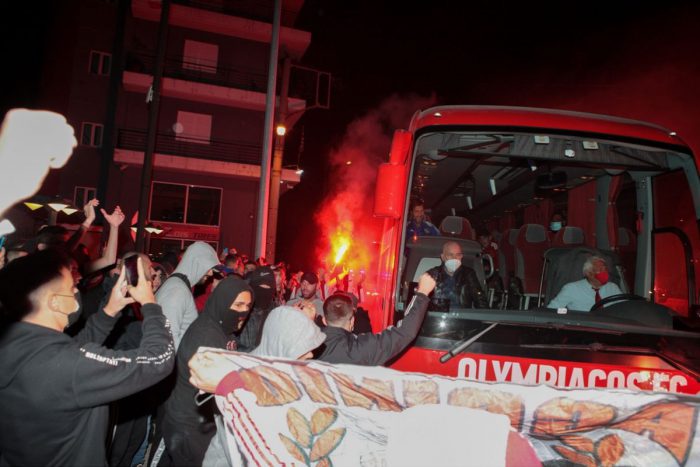 Αγρίνιο: Θερμή υποδοχή στην άφιξη του Ολυμπιακού