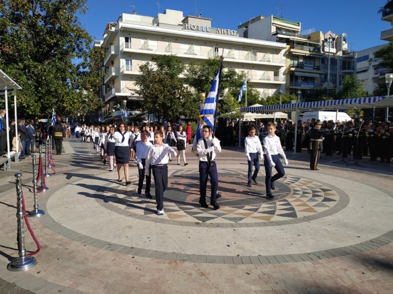 Το Αγρίνιο τιμά την 28η Οκτωβρίου – Φωτορεπορτάζ από την παρέλαση