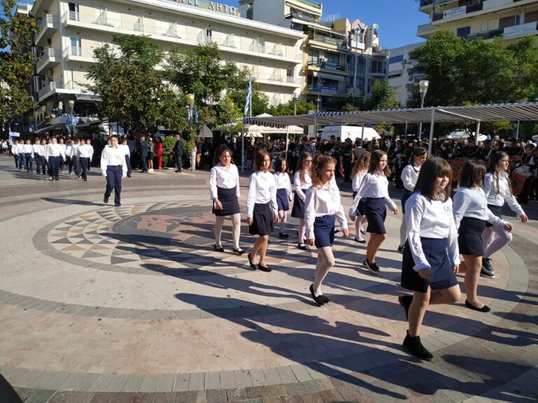 Το Αγρίνιο τιμά την 28η Οκτωβρίου – Φωτορεπορτάζ από την παρέλαση