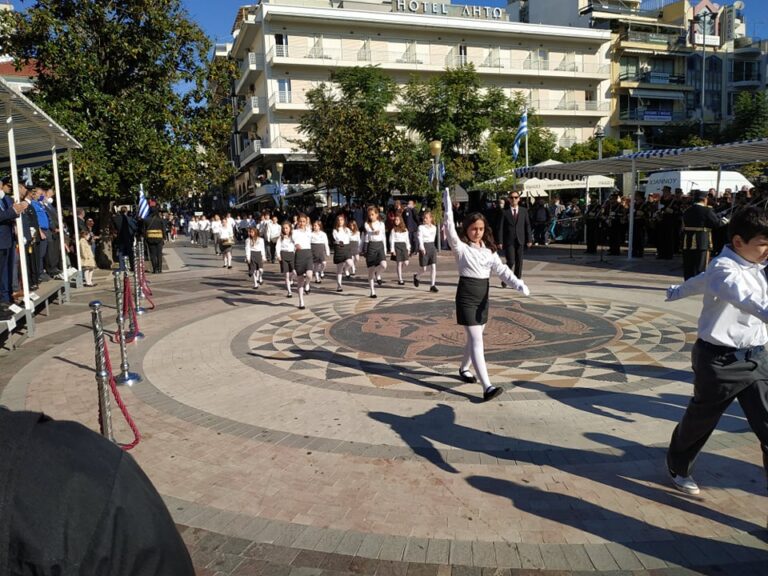 Το Αγρίνιο τιμά την 28η Οκτωβρίου – Φωτορεπορτάζ από την παρέλαση