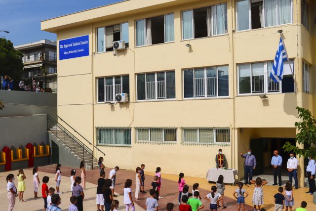 Κεραμέως – 3.000 λιγότερα κρούσματα κοροναϊού σε παιδιά 4-18 ετών τον Σεπτέμβριο