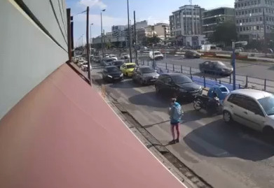 Τροχαίο στη Συγγρού – Από θαύμα σώθηκε η γυναίκα που παρασύρθηκε από αυτοκίνητο