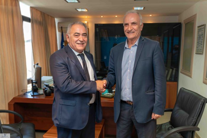 Συνάντηση του Γ.Βαρεμένου με τον πρόεδρο της Κεντρικής Ένωσης Επιμελητηρίων Ελλάδας Γιάννη Χατζηθεοδοσίου