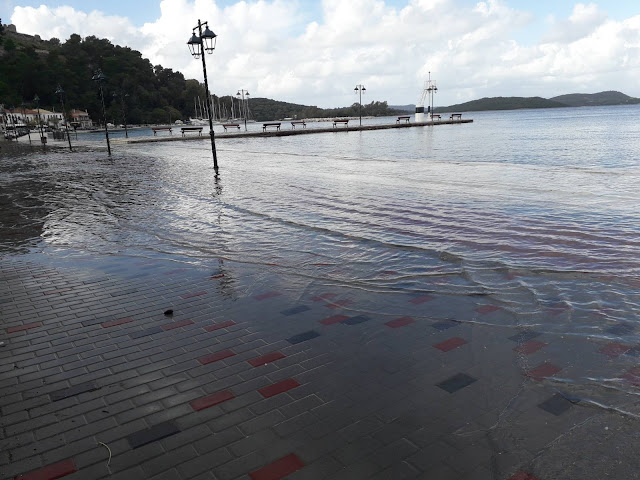 Η θάλασσα βγήκε στην στεριά στη Βόνιτσα