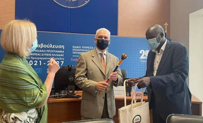 Συνάντηση Φωκίωνα Ζαΐμη με την Πρόξενο της Κένυας Βίκυ Πανταζοπούλου