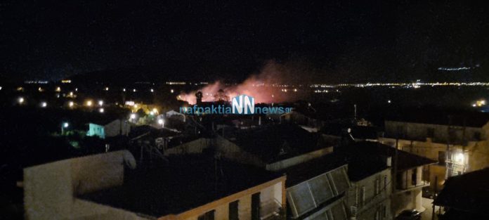 Ναυπακτος:Φωτιά κοντά στη γέφυρα του ΣΚΑ-Πρώτες εικόνες