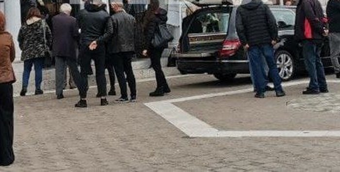 Μεσολόγγι: Σε κλίμα οδύνης η κηδεία της 42χρονης Μαρίας Μπάθα