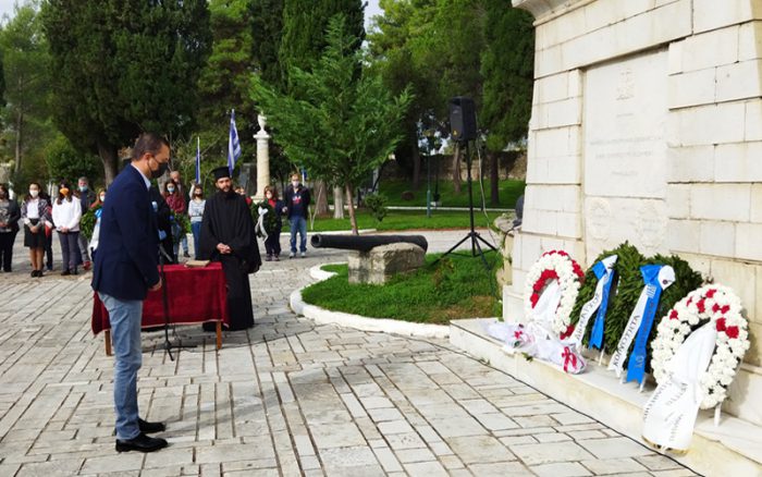 Πολυτεχνείο-Μεσολόγγι: Κατάθεση στεφάνου από τον Πρόεδρο του Εμποροβιομηχανικού Συλλόγου