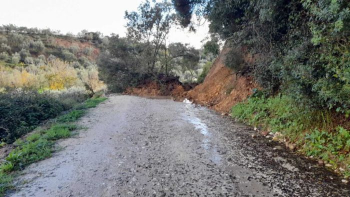 Καινούργιο: Έκλεισε λόγω κατολίσθησης ο δρόμος προς Σαρακίνα – Προσήλια (ΦΩΤΟ)