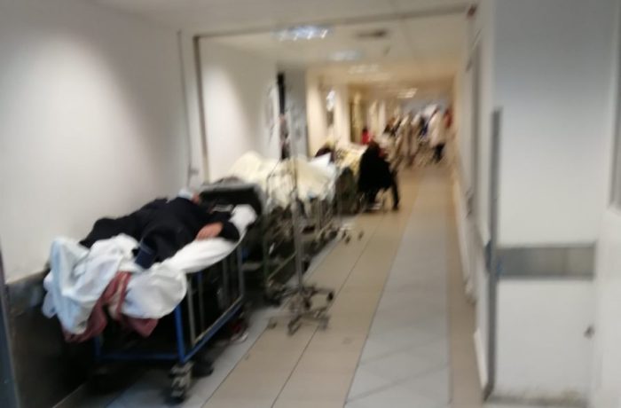 Συγκλονιστική εικόνα από το νοσοκομείου του Ρίου! Χριστούγεννα σε ράντζα στους διαδρόμους κάνουν οι ασθενείς